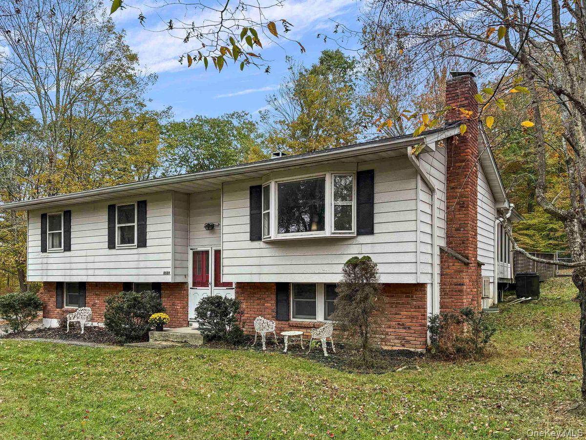 Incredible opportunity to live in the heart of Gardiner one of the Hudson Valley s most charming and scenic towns !