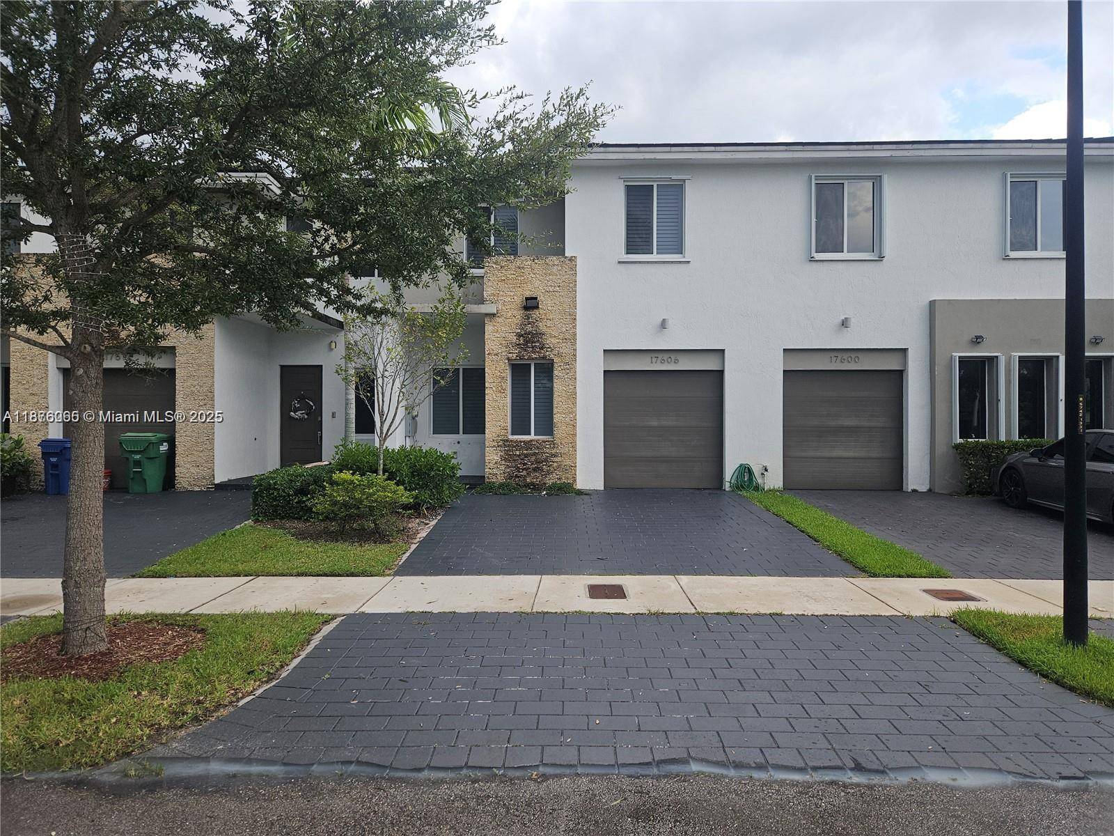 Welcome to this stylish townhouse unit boasting 1, 979 square feet of open living and outdoor entertainment space.