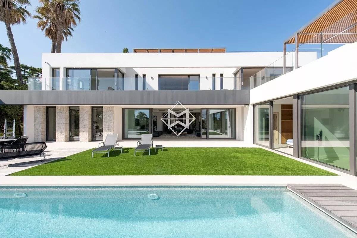 Contemporary villa located Cannes Basse Californie