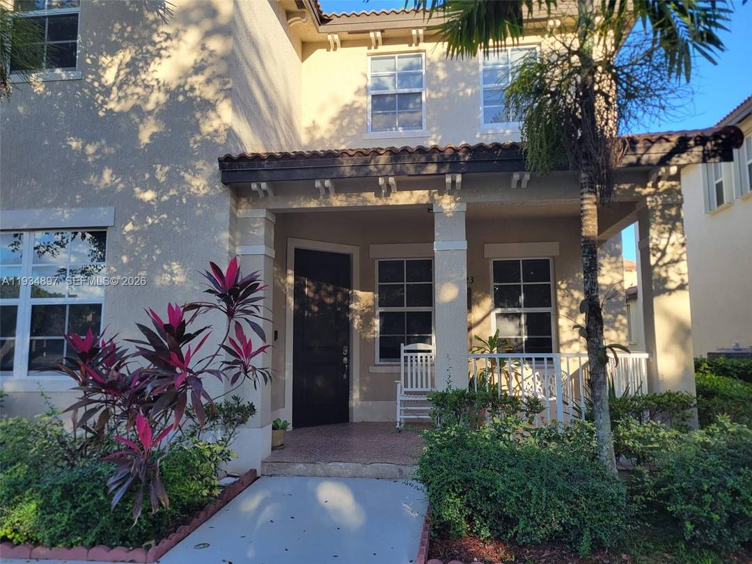 BEAUTIFUL AND EXCELLENT CONDITION, two story house for sale in SUMMERVILLE.