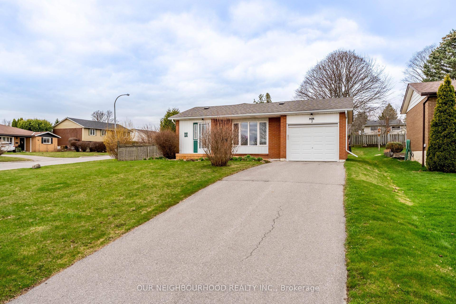 Nestled in a desirable, mature neighbourhood, this lovely backsplit home offers both comfort and convenience, making it an ideal choice for a growing family or those looking to downsize.