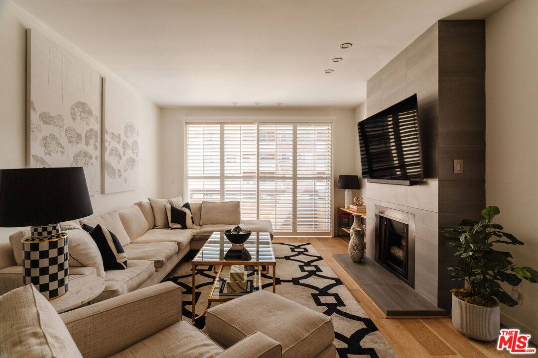 1509 Greenfield Ave 2BR Beverlywood La