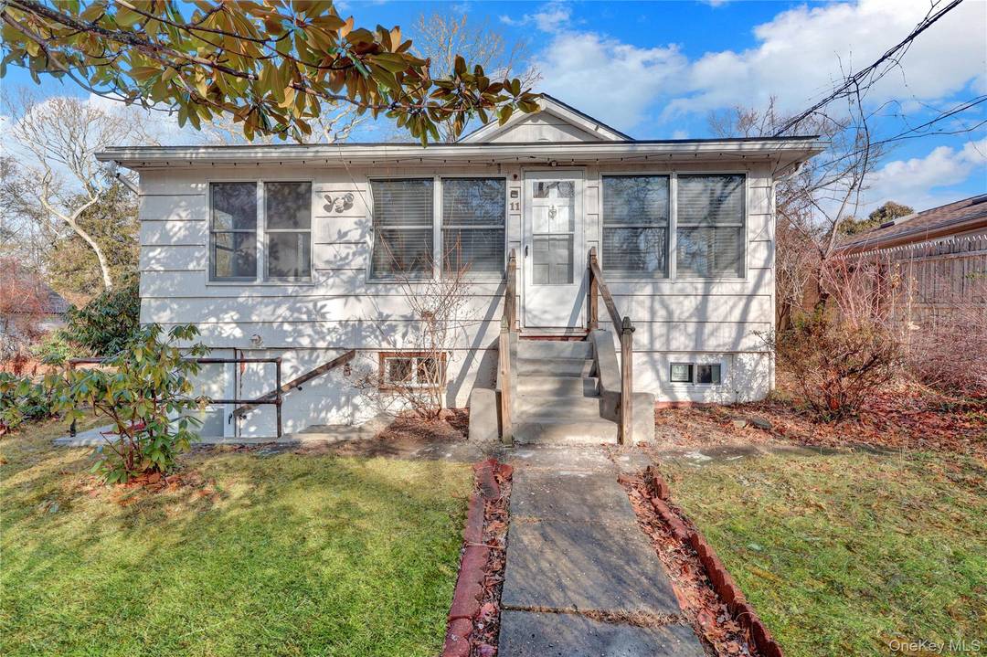 Move In Ready 2 Bed 1 Bath Ranch In Famed Miller Place Schools !