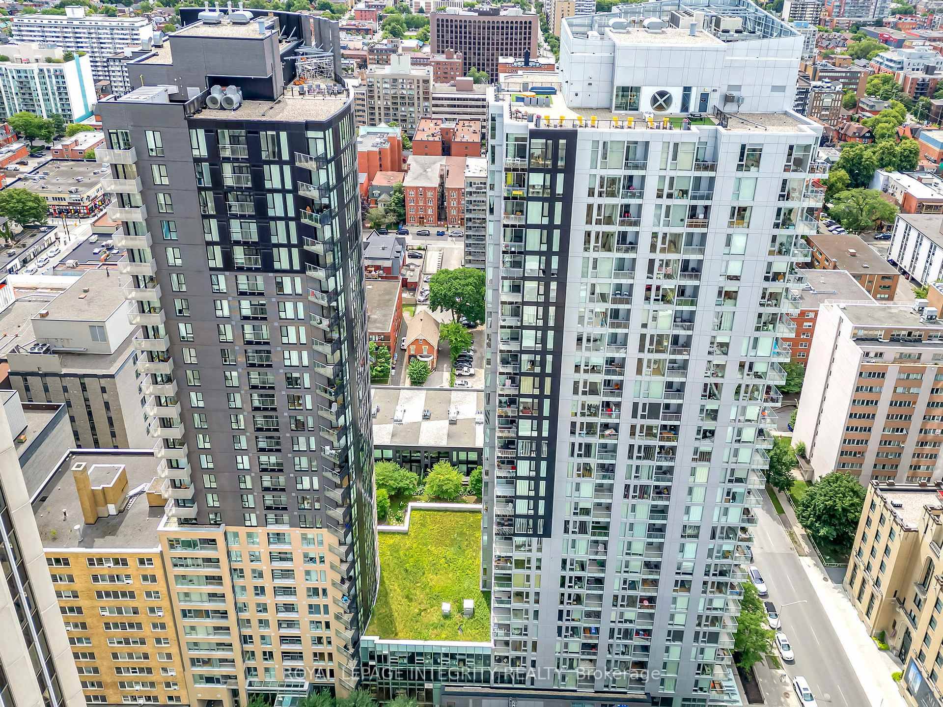 Bright amp ; Beautifully Updated Downtown Corner Unit !