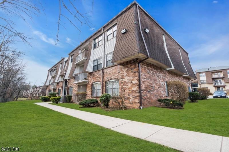 Welcome to this first floor condominium in the Green Hollow Village Community, offering a functional and easy flow layout.