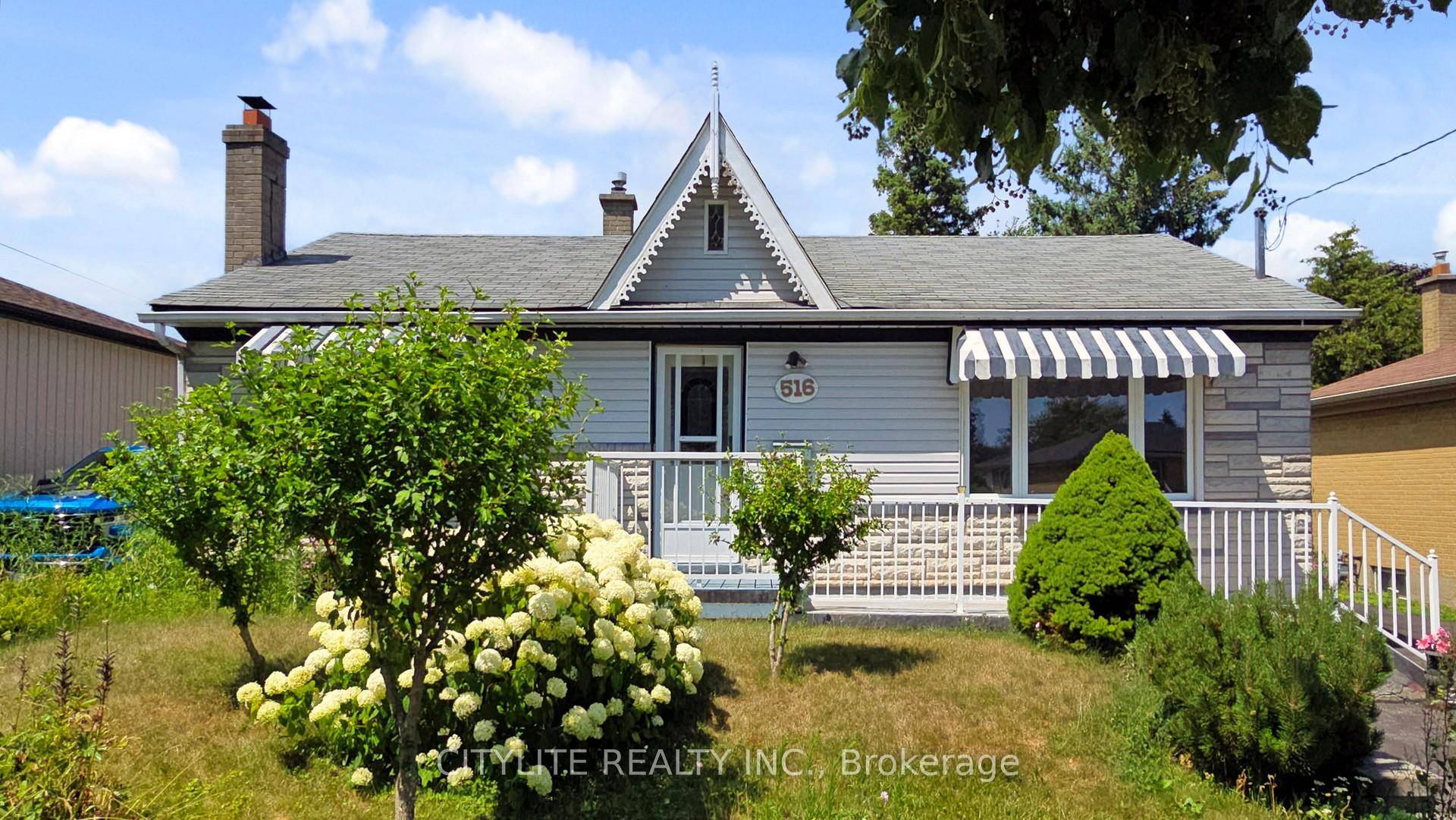 WELCOME HOME ! You will fall in love with this Main Floor Beauty !
