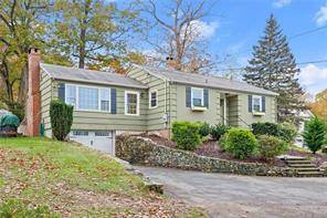 Rare opportunity to live between downtown Branford and Pine Orchard !