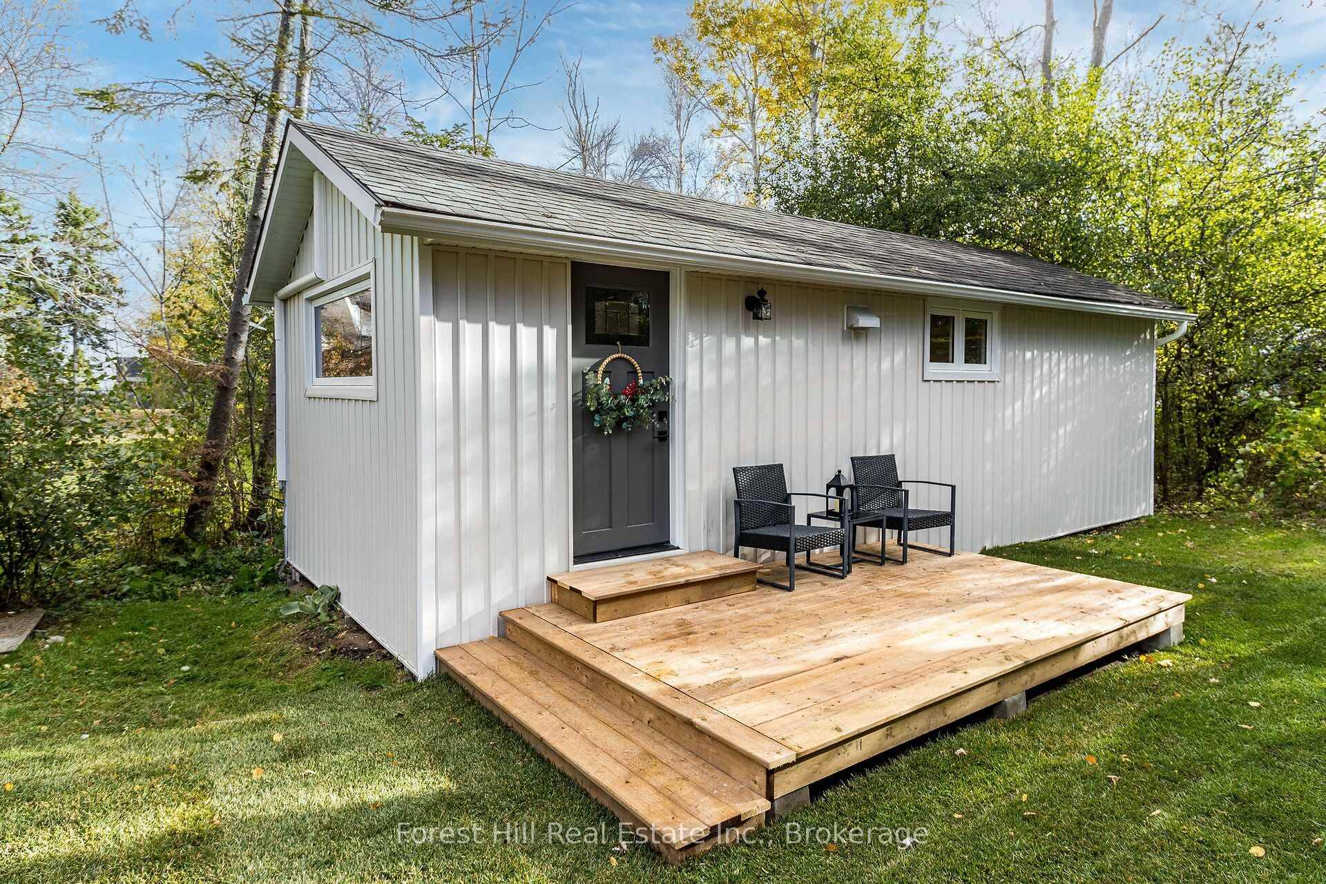 Nestled only a few steps from the scenic shores of Georgian Bay, this beautiful brand new renovated never been lived in, charming 1 bedroom guesthouse offers the perfect blend of ...
