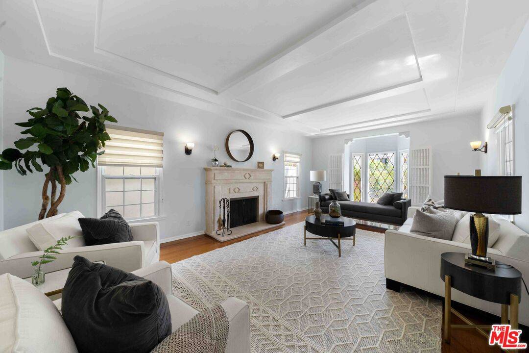 865  S Lucerne Blvd 6BR Hancock Park La