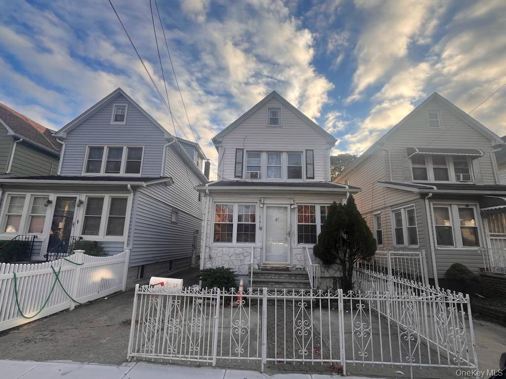 At 218 18 118th Ave, you re getting the sweet spot a classic 3 bed, 2.