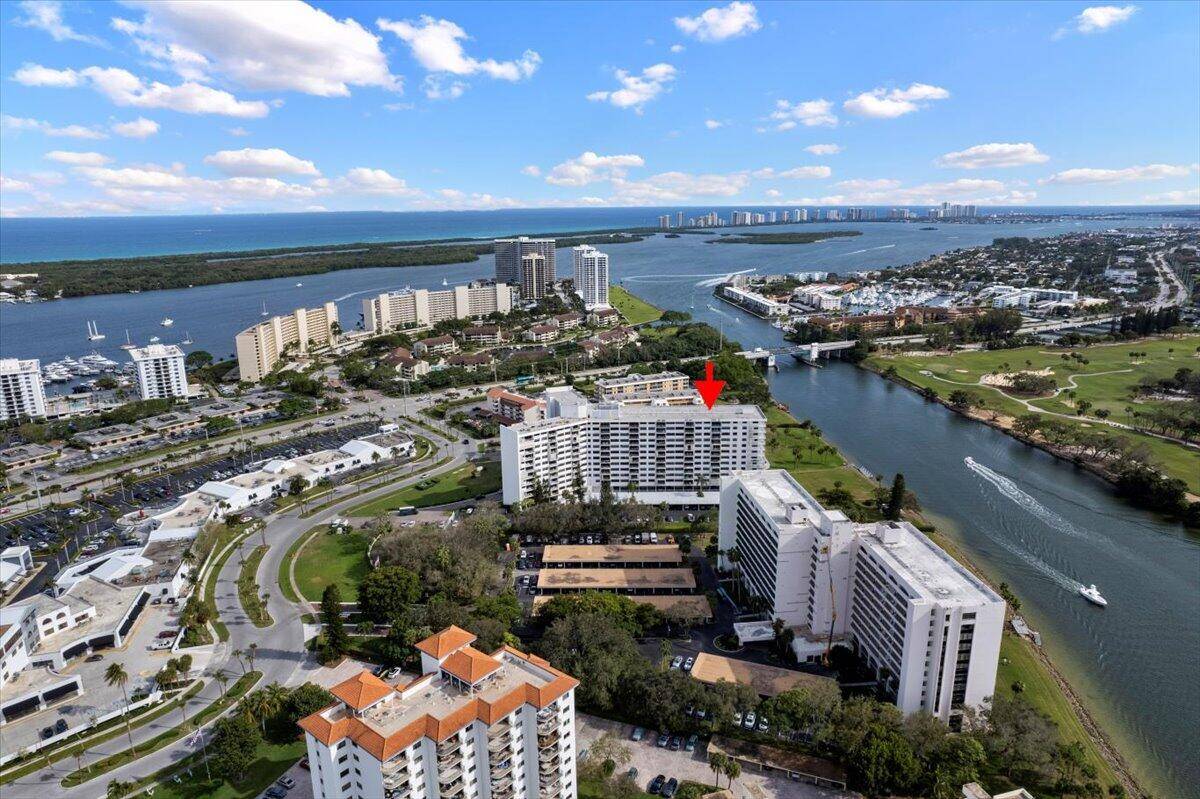 Lovely updated and turnkey condo with washer and dryer in unit !