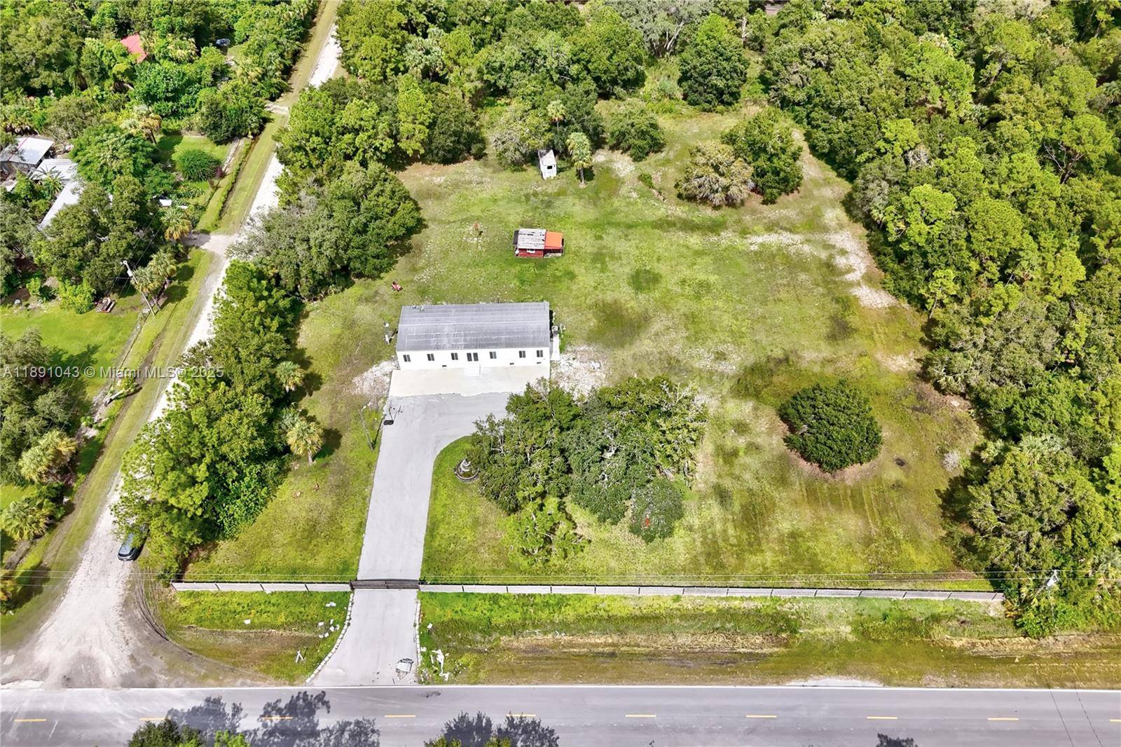 Escape to peaceful country living in Montura Ranch !