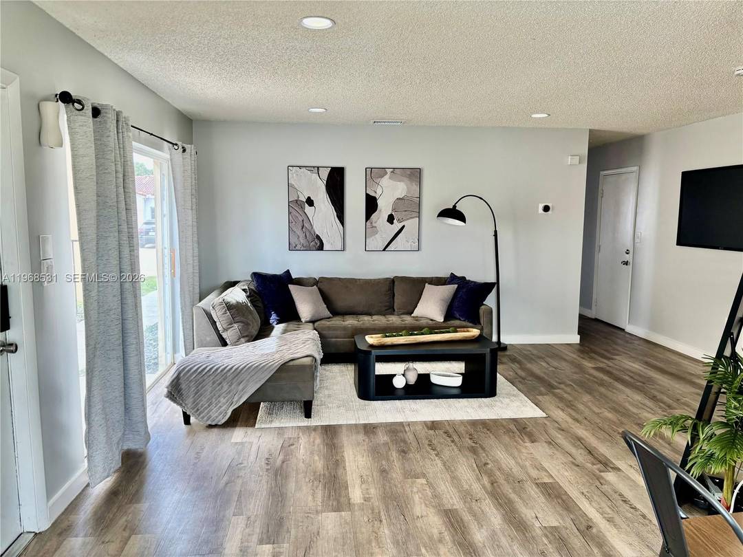 SELLER IS OFFERING 5, 000 TOWARD BUYER'S CLOSING COSTS !