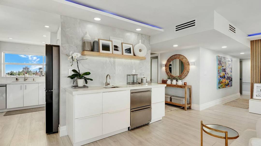 Live the Dream Oceanfront Luxury in San Remo A Rare Opportunity Step into your own private oasis, where coastal elegance meets modern sophistication !