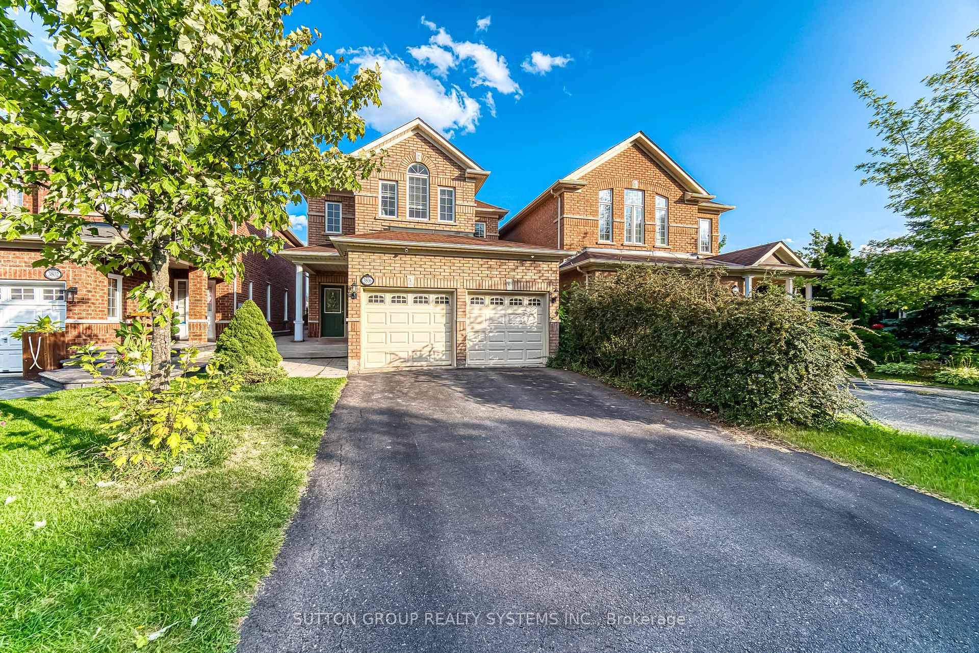 Exceptional 4 Bd Rm Home In Prestigious Churchill Meadows, Perfectly Situated Across From A Peaceful Wooded Area.