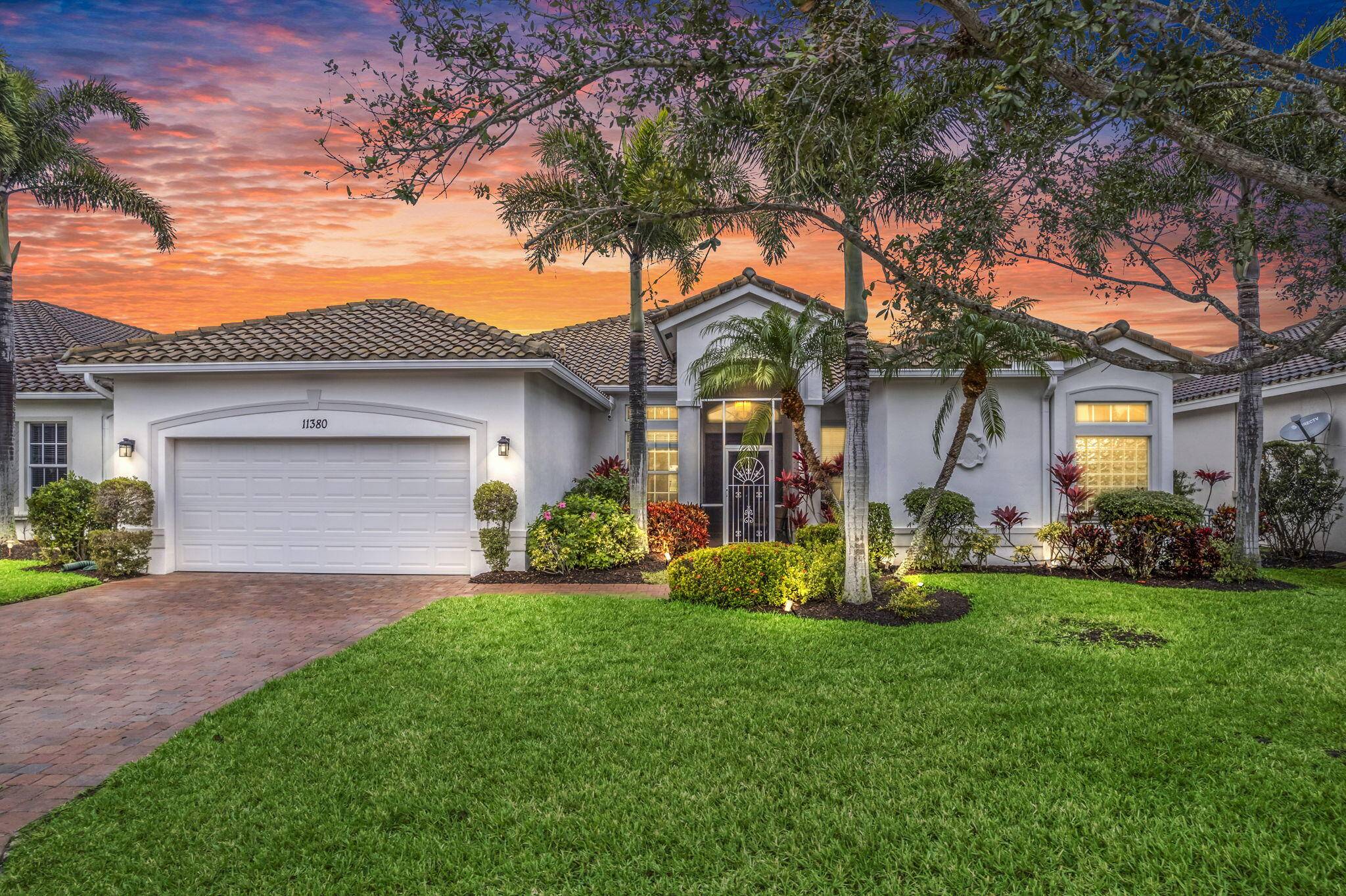 Spectacular Lakefront Home in VitaliaWelcome to this stunning 3 bedroom, 2.