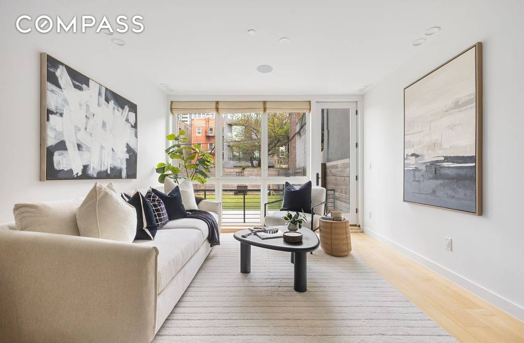 Welcome to The Villas on Green, a boutique seven unit condominium built in 2018.