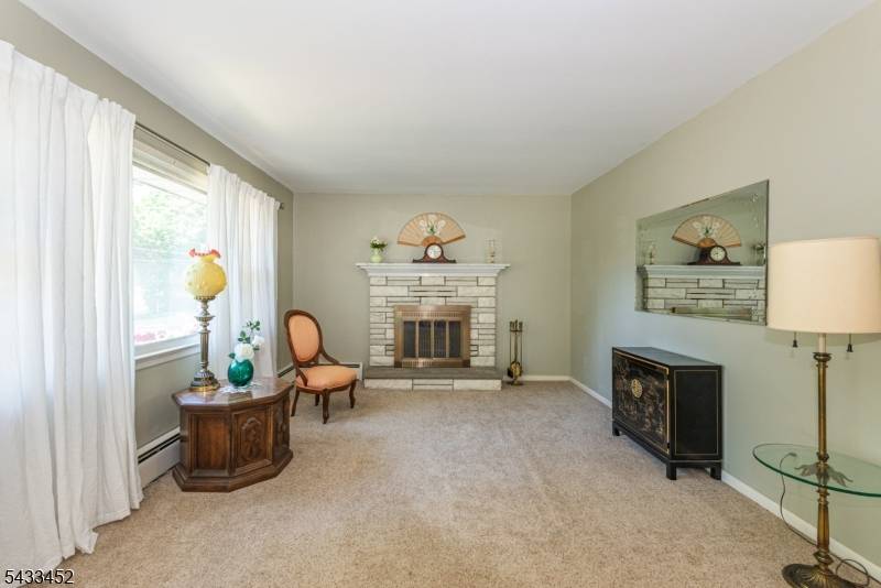 Welcome to this quaint neighborhood located in the heart of Kinnelon.
