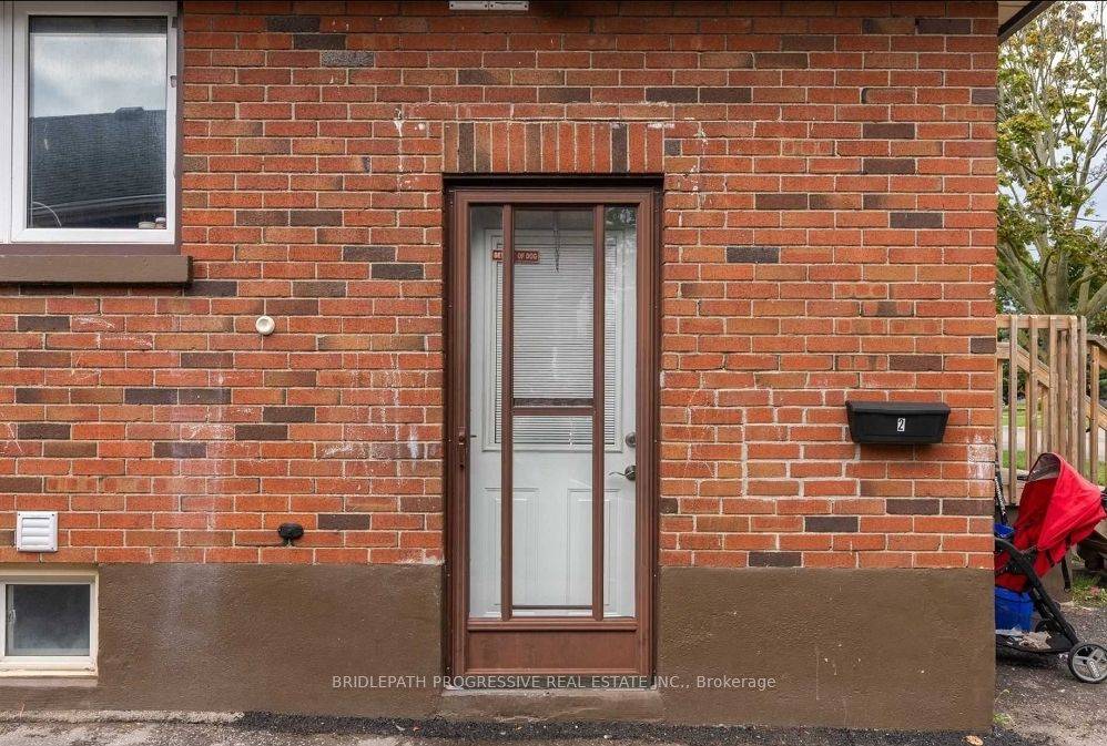 Legal lower level apartment available in a nice and quiet residential neighborhood in Oshawa.