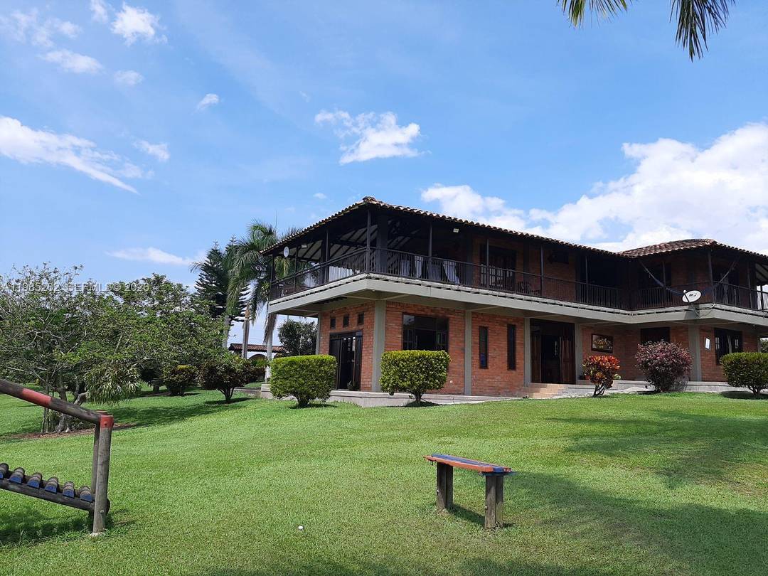 Income producing rural property located in Vereda Los Sauces, Alcala, Valle del Cauca, just 5 minutes from town with easy access and both private and public transportation.
