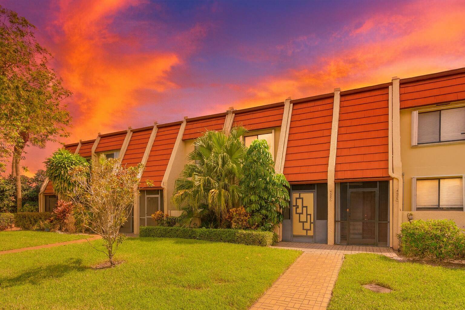 Enjoy stunning lake and golf course views from this beautifully updated 2BR, 1.