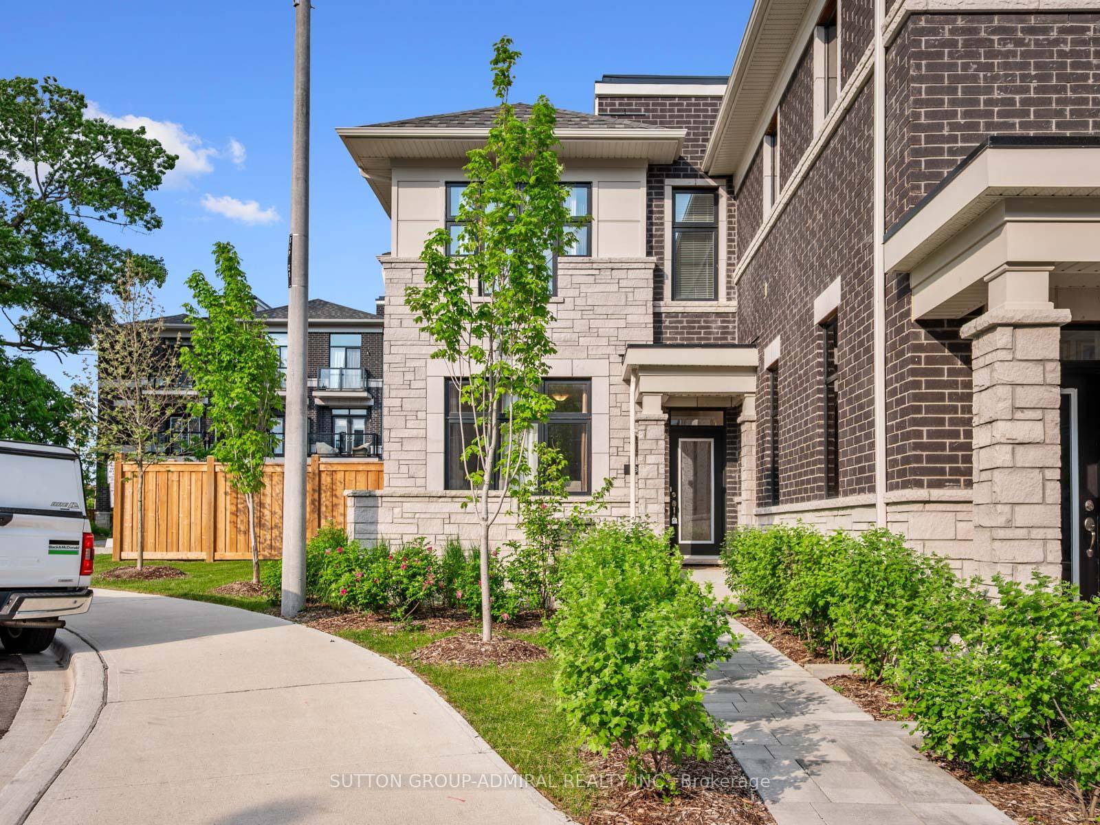 Nestled near the picturesque Humber River, 23 Tarmola Park Court offers the perfect blend of urban convenience and tranquil natural surroundings.