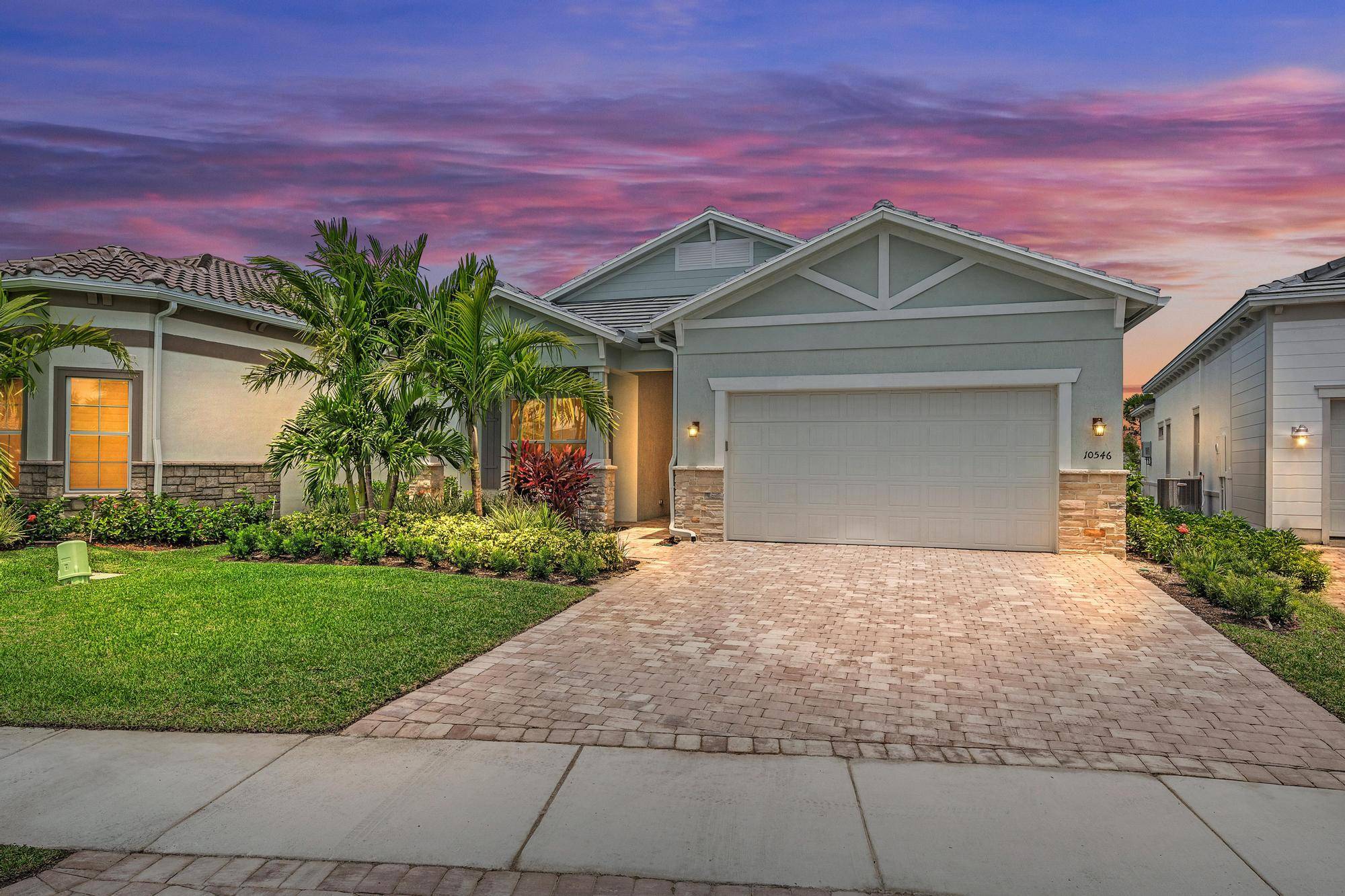 Welcome to 10546 Northbrook Circle, Palm Beach Gardens Your Dream Home Awaits !