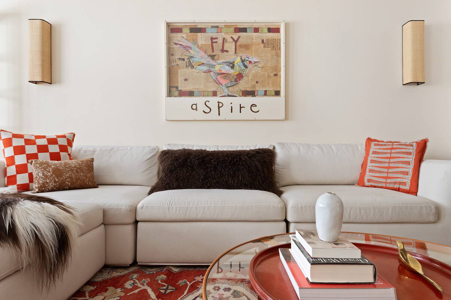 SHOWING BY APPOINTMENT M F AS PER BUILDING PROTOCOL From the moment you open the door to this gracious, 1014 sf one bedroom home, you are met with a sophisticated ...