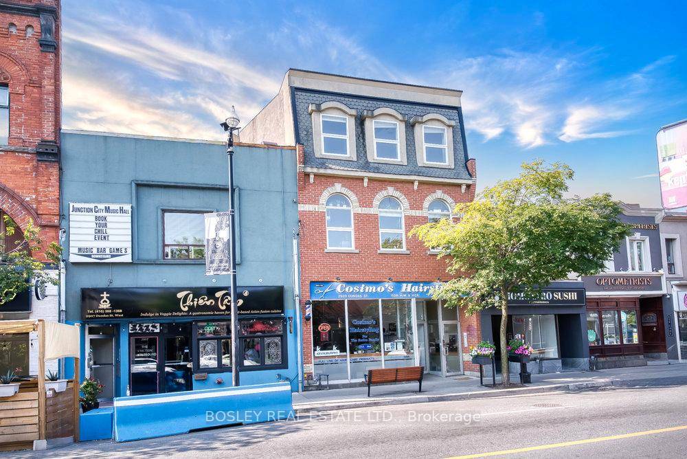 Completely rebuilt in 2001, this 3 storey 8.