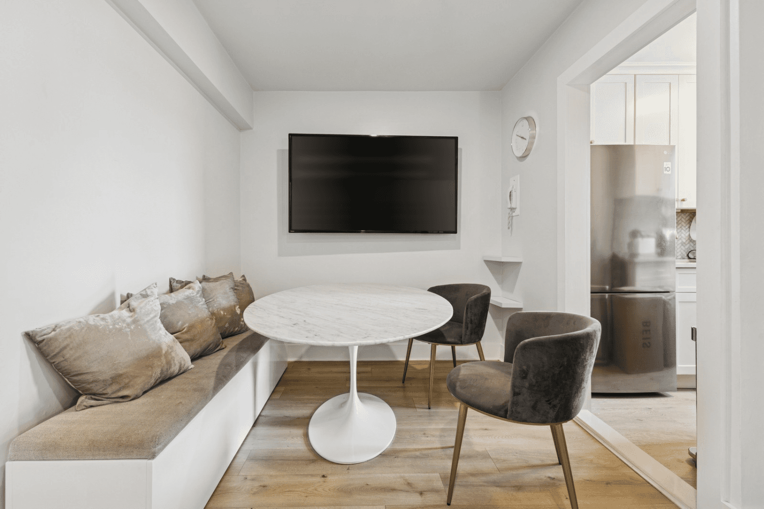 Turnkey Tranquility Awaits in the Upper East Side Welcome to this meticulously renovated 1 bedroom, 1 bathroom home in the heart of the Upper East Side.