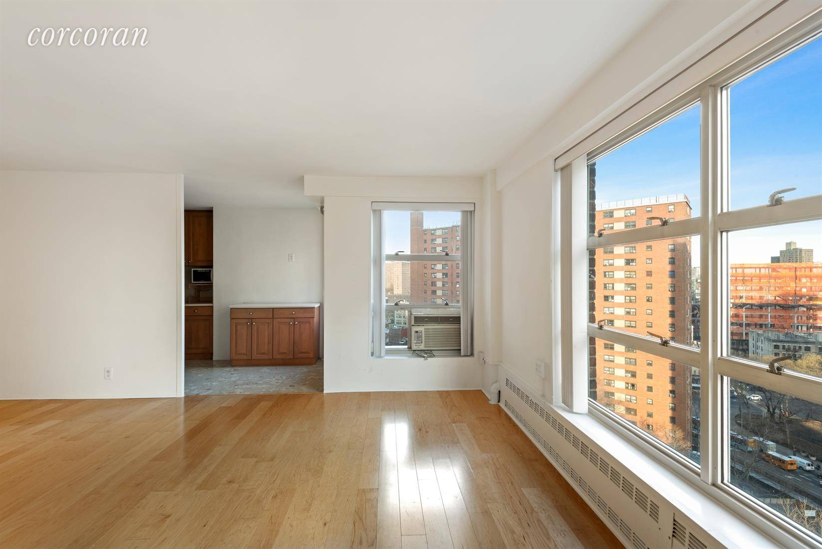 Nicely renovated ! MOVE RIGHT IN, no waiting for your turn to renovate one of the largest of the 1 bedrooms at Morningside Gardens is available !