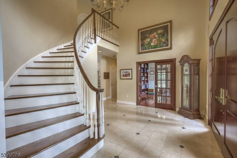 Welcome to Raspberry Hill, a distinguished Federal style estate designed by Beer Coleman, set on over five wooded acres in a private Mendham Township cul de sac.