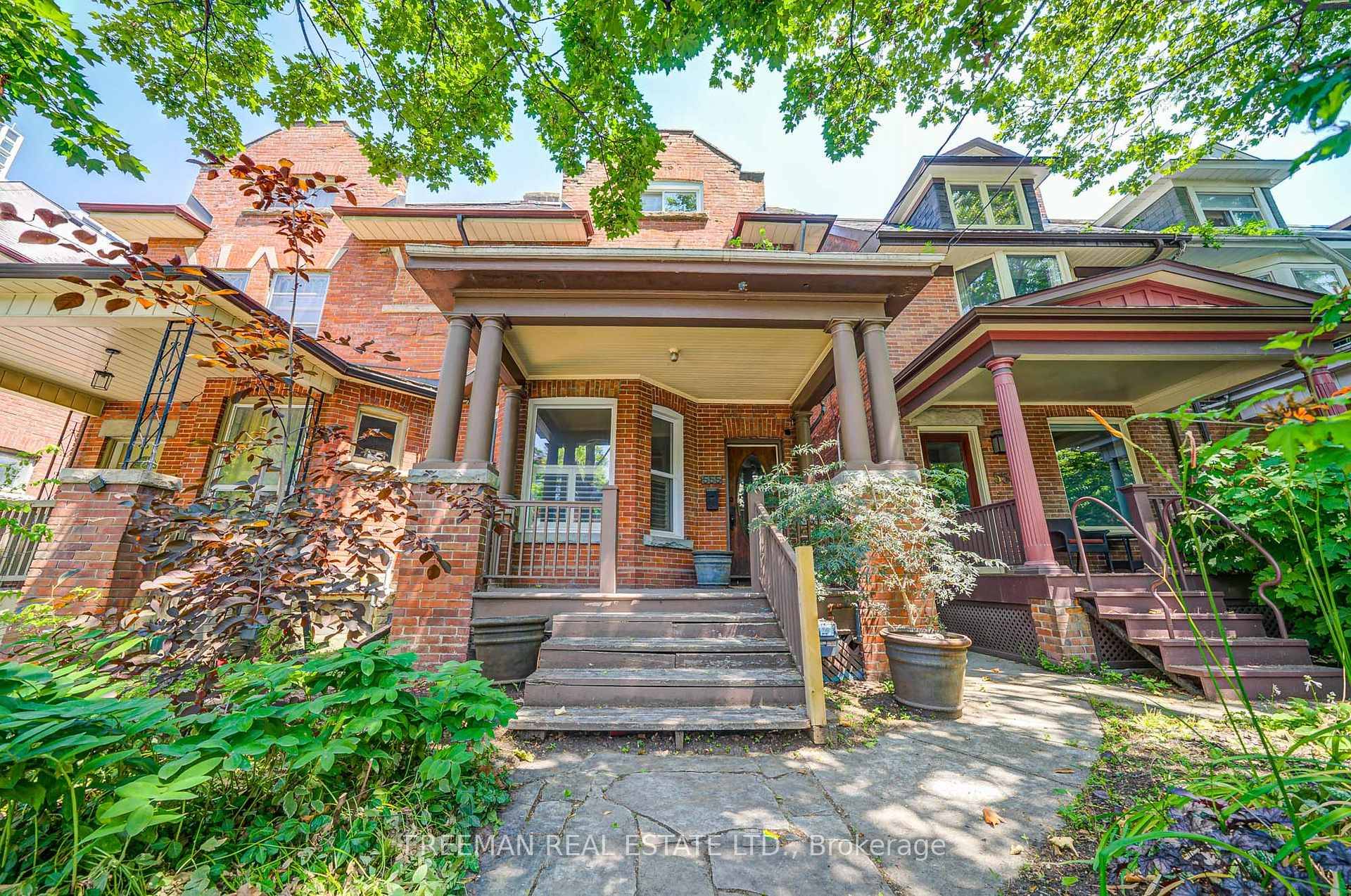 OPEN HOUSE THIS WEEKEND SAT amp ; SUN 2 4pm A Re Mark ham able Opportunity in Little Italy serious space, superb location, and fully move in ready.