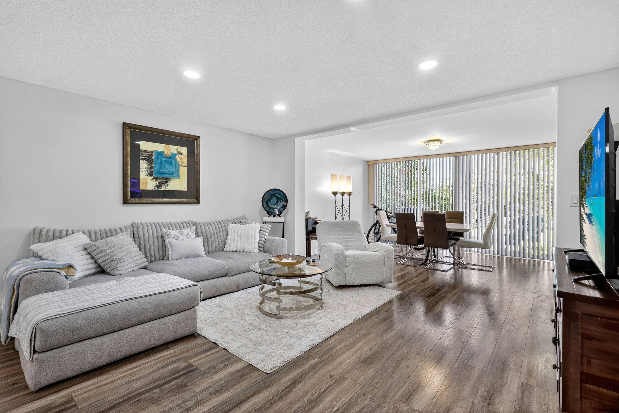 Welcome to this fantastic Townhouse in the Fountains !