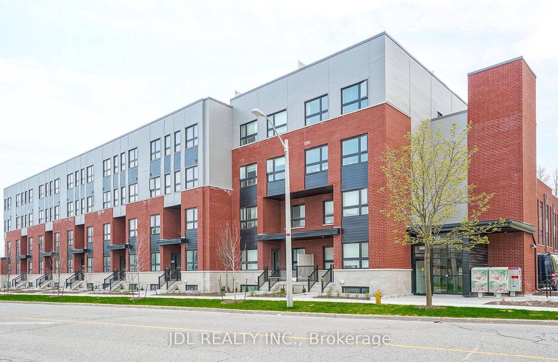 Townhouse With Low Maintain Fee.