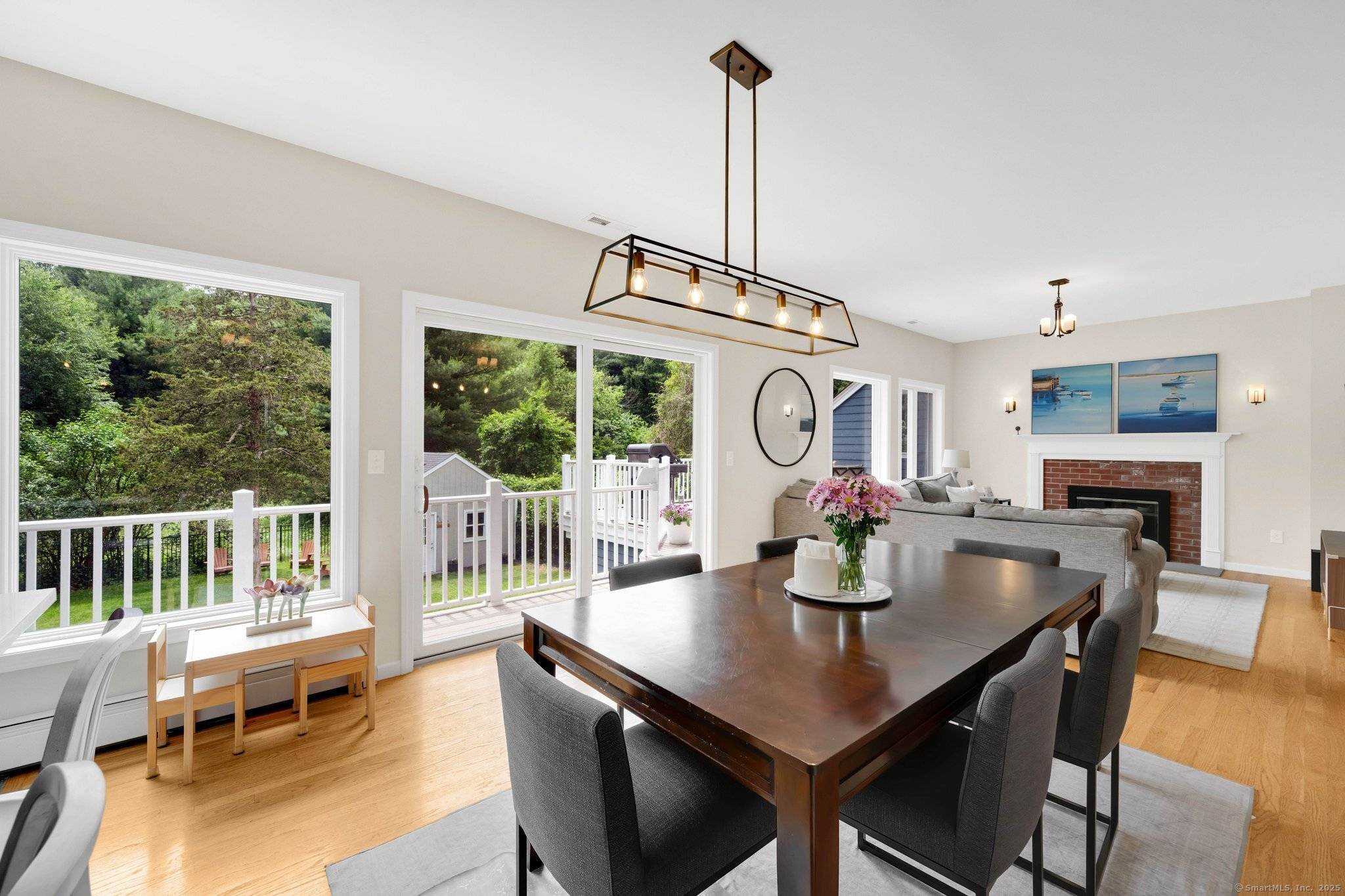 Discover Your Happy Oasis in Glastonbury This Glastonbury residence radiates HAPPY vibes !