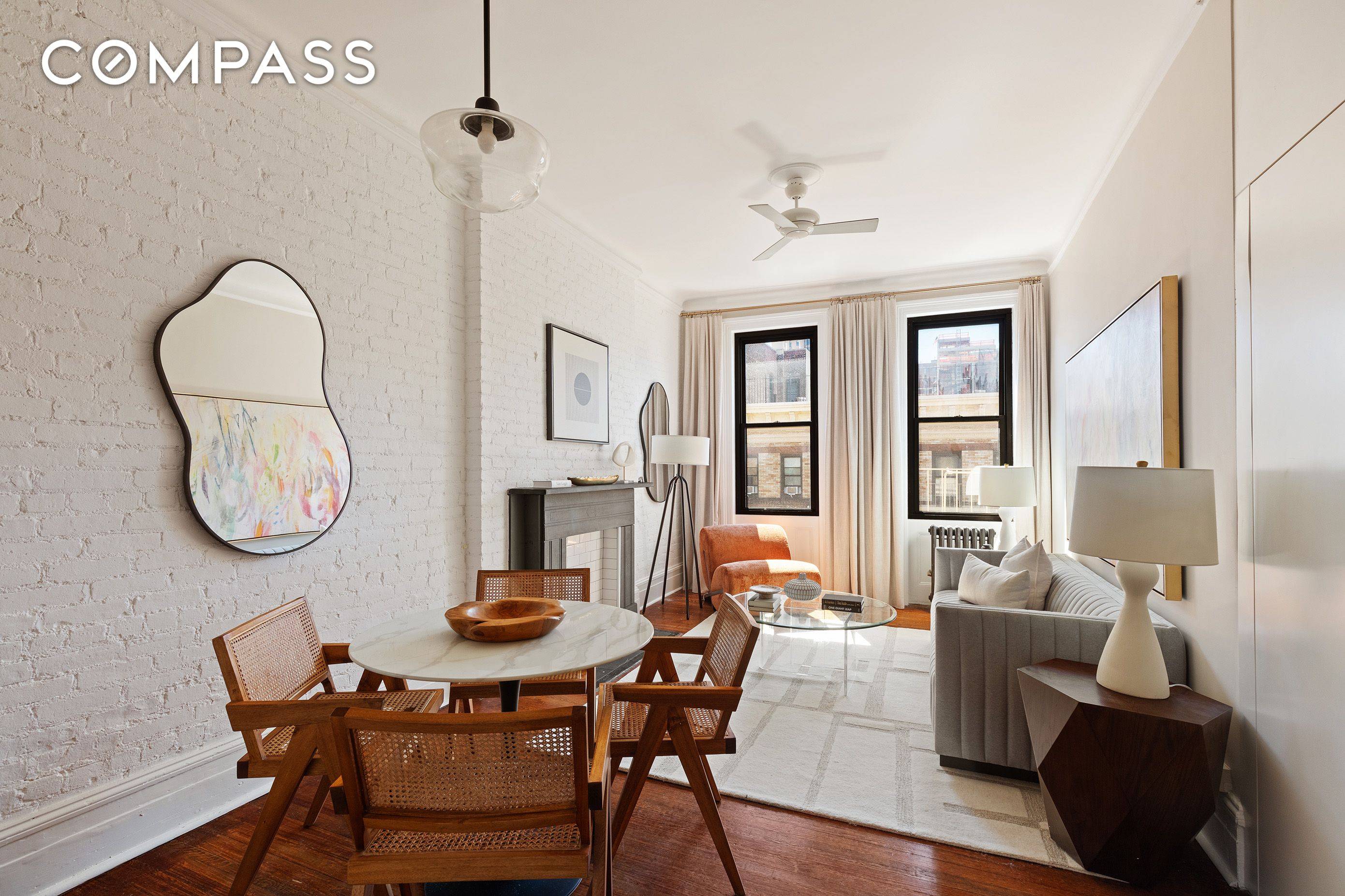 Charming top floor two bedroom available for sale in Prime Chelsea !