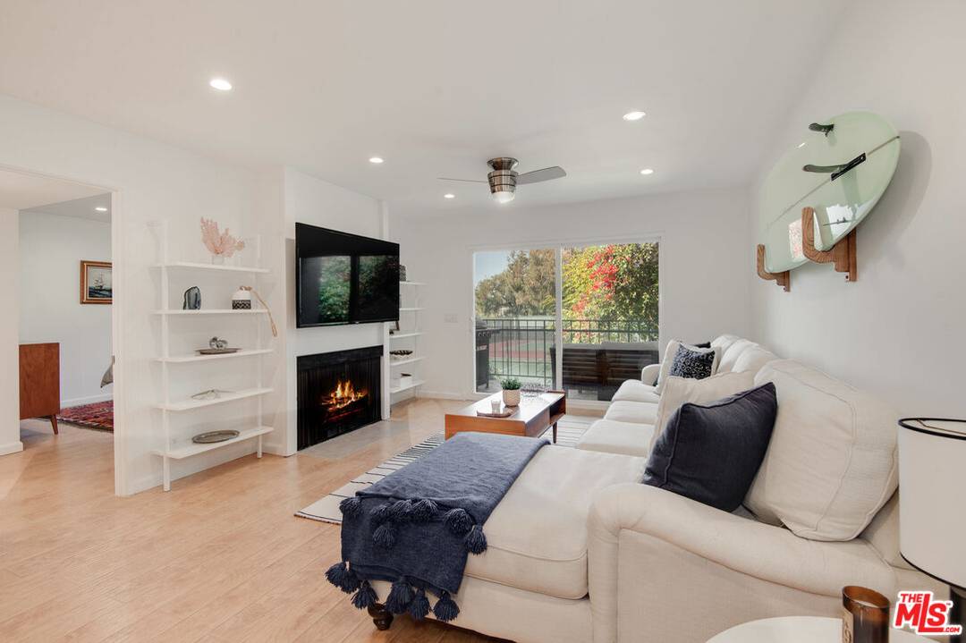 6476 CAVALLERI RD 2BR Malibu La