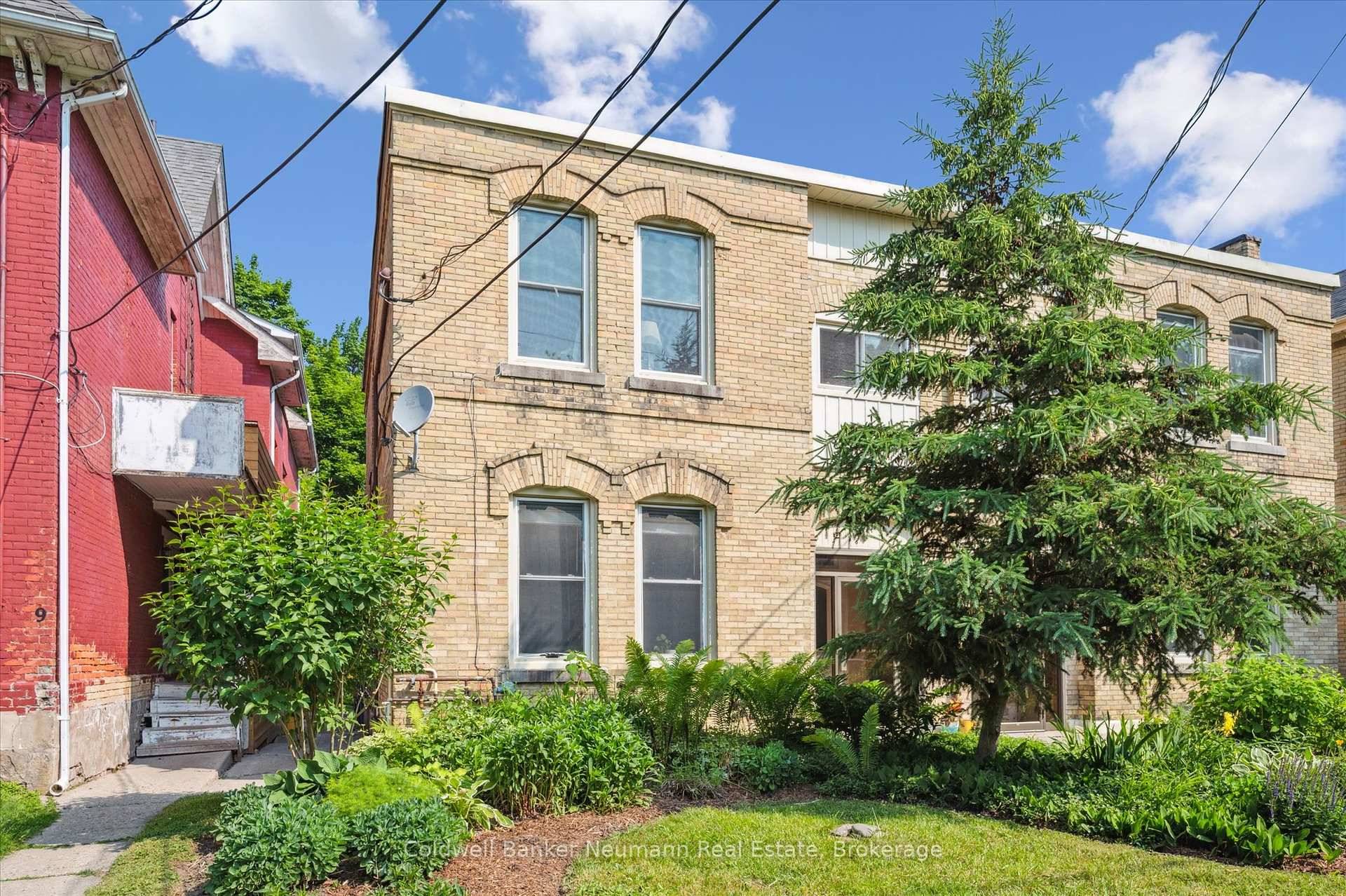 Charming Downtown Century Home Semi detached Duplex !