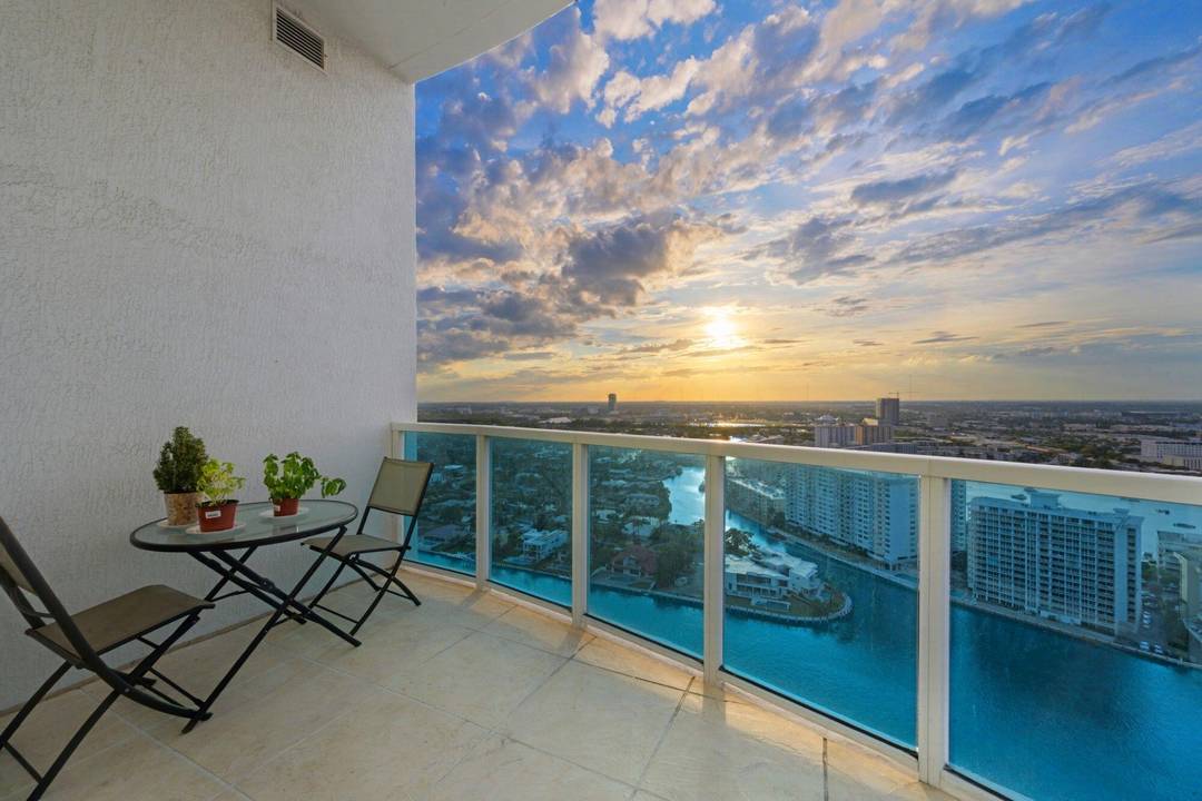 PENTHOUSE Corner unit with Panoramic Intracoastal and Ocean views.