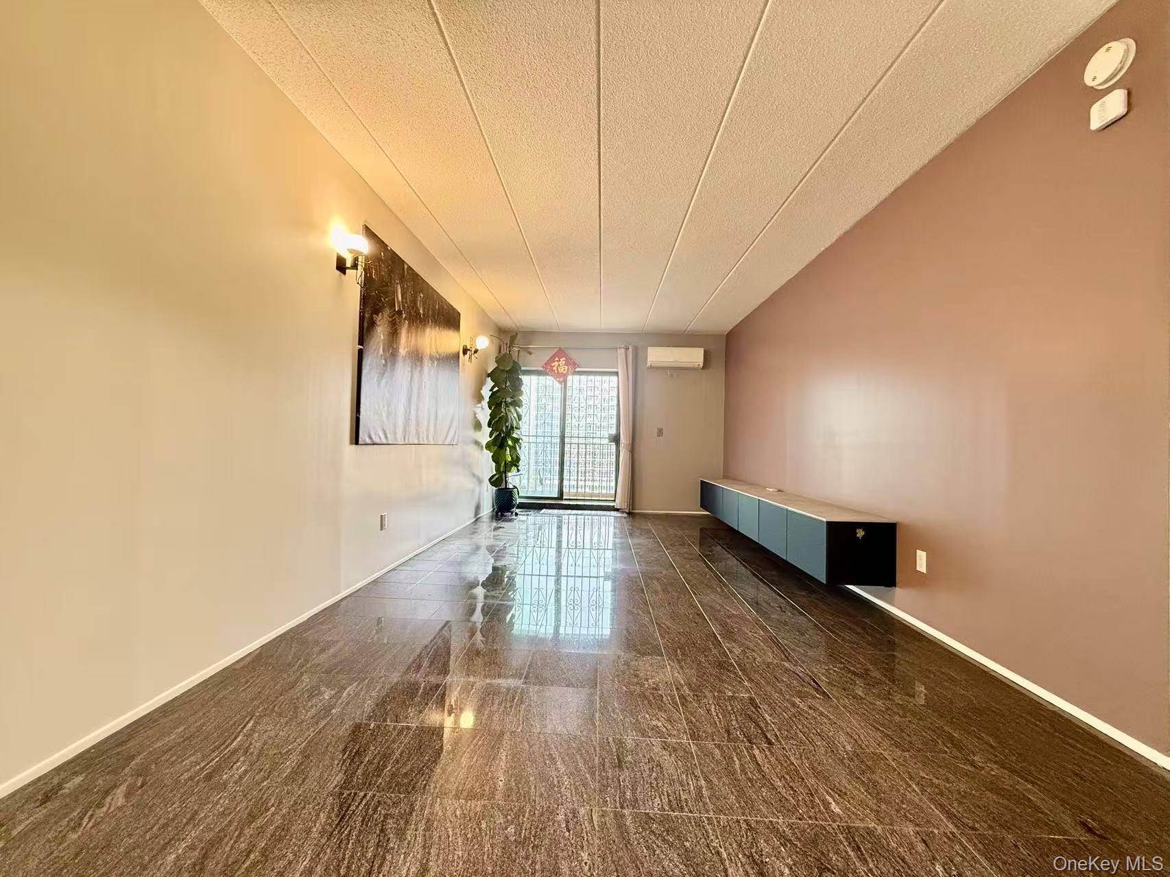 Fully renovated Large 1 bedroom penthouse condo with top line materials and excellent city view, cozy and comfortable unit, with a big balcony, Offering a spacious living room and dining ...