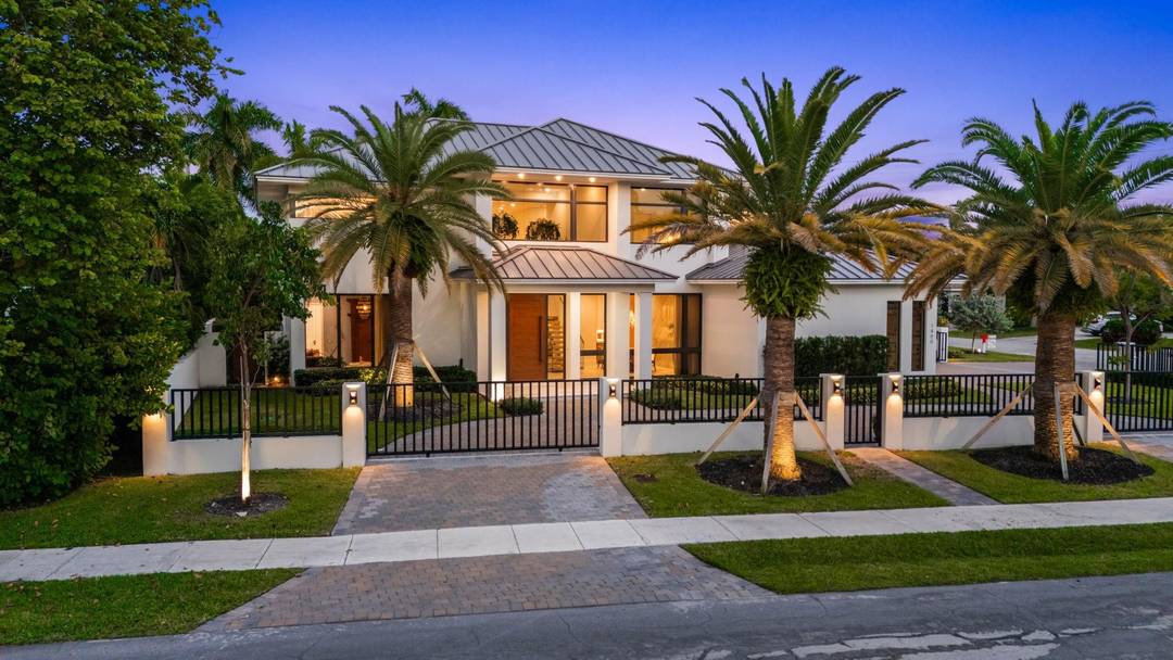 Stunning 2024 Designer Furnished Glenn Wright Custom Home In Coral Ridge !