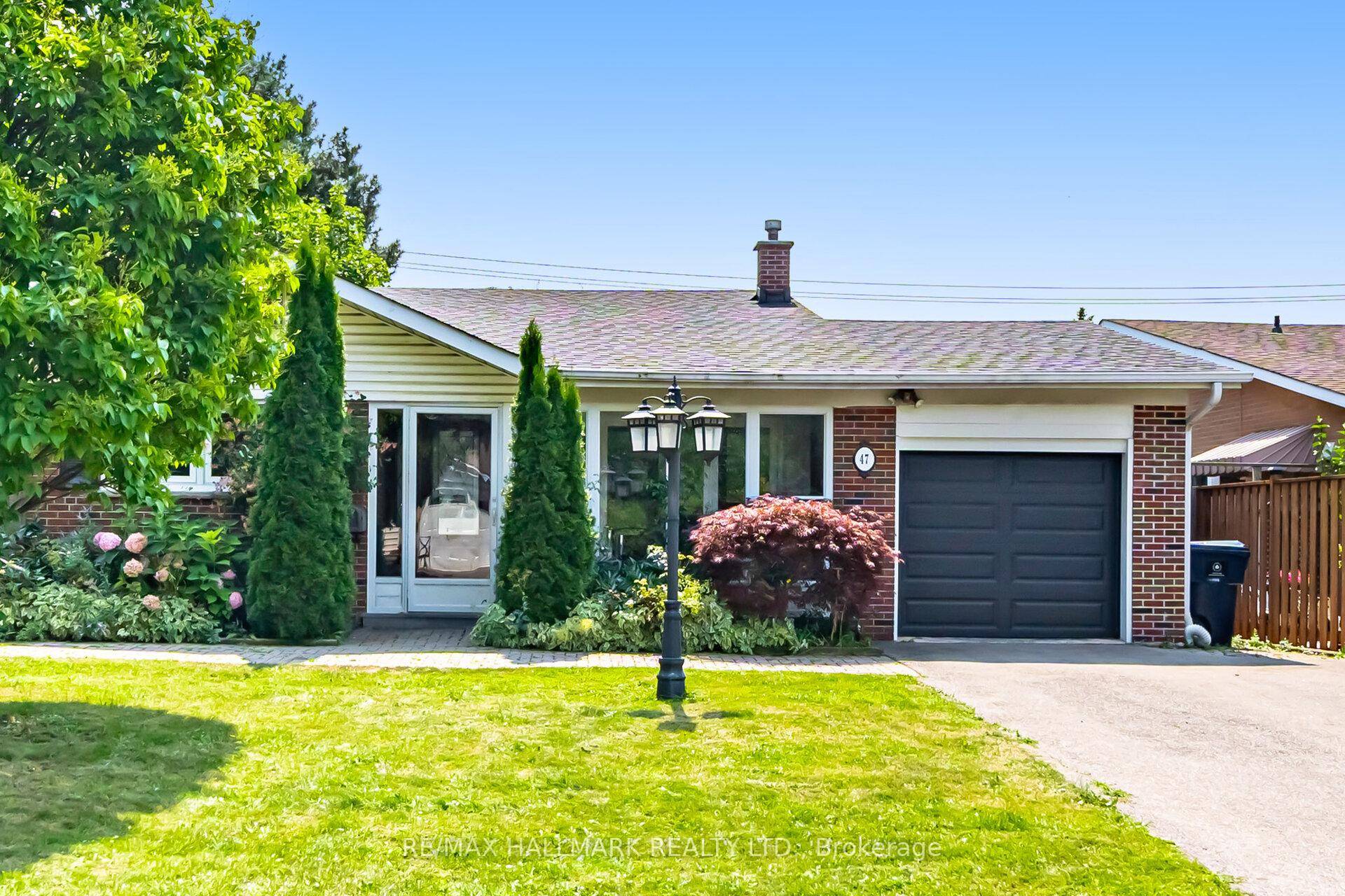 This stunning, fully renovated 4 bedroom home sits on an impressive 50 x 125 ft lot in one of Don Mills most sought after communities.