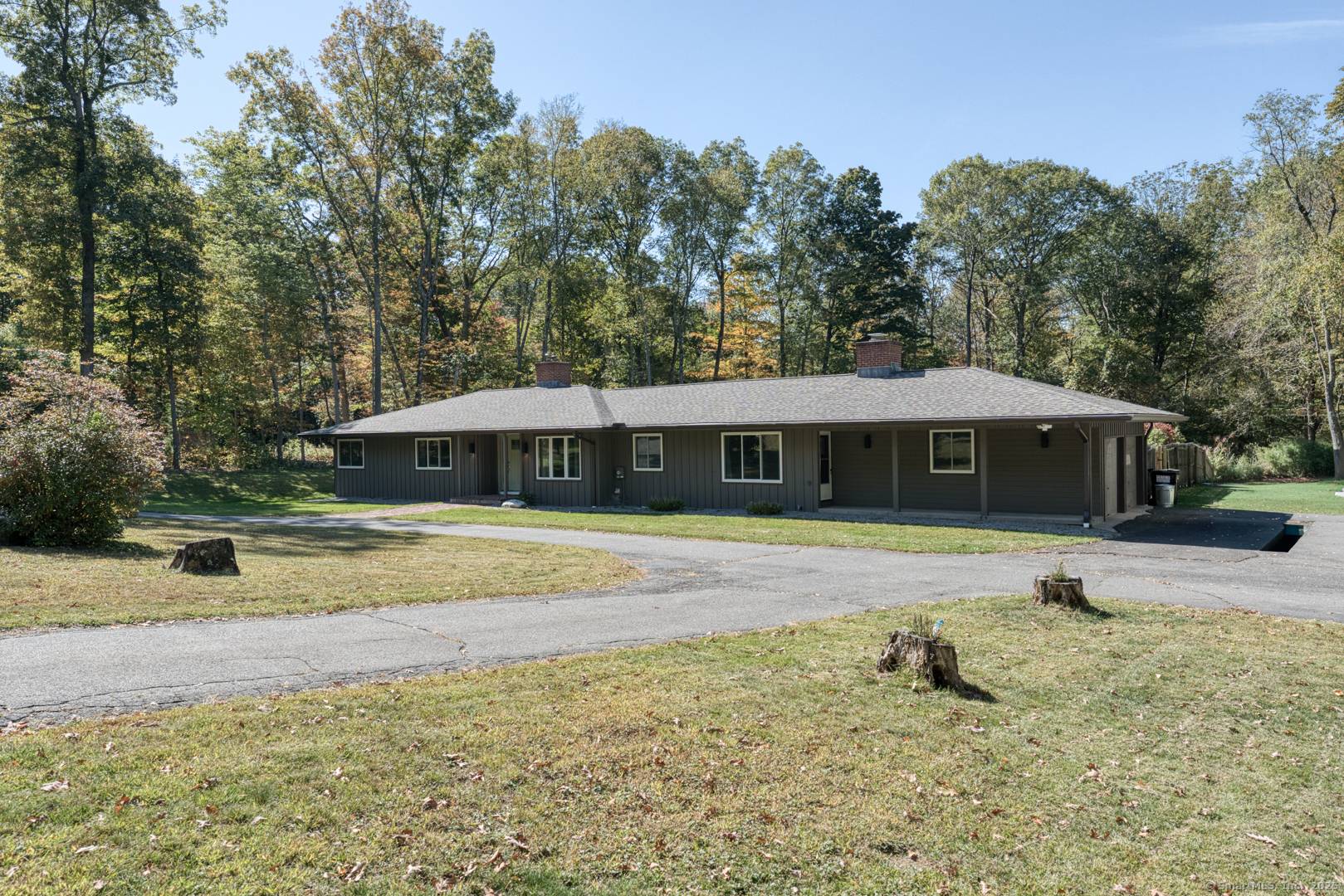 DESIRABLE RANCH HOME ! ! SITUATED ON A LARGE PRIVATE LOT IN A QUIET NEIGHBORHOOD.