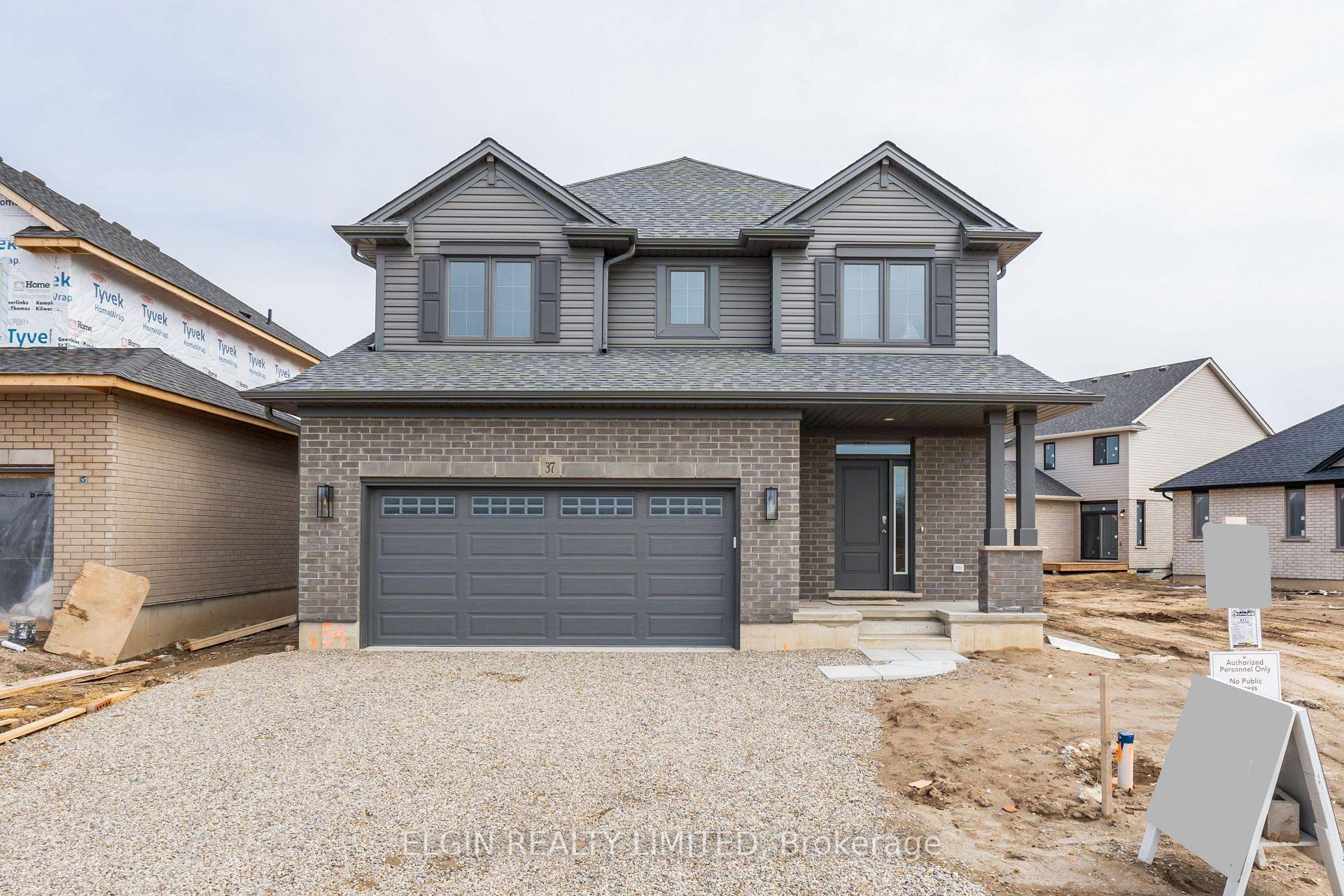 Move in Ready ! Welcome to this stunning 5 bedroom 4 1, 3.