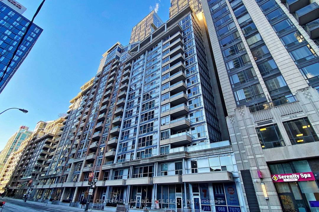 Welcome to modern condo living at its finest in this 1 bedroom plus den, 1 bathroom suite in prime downtown location.