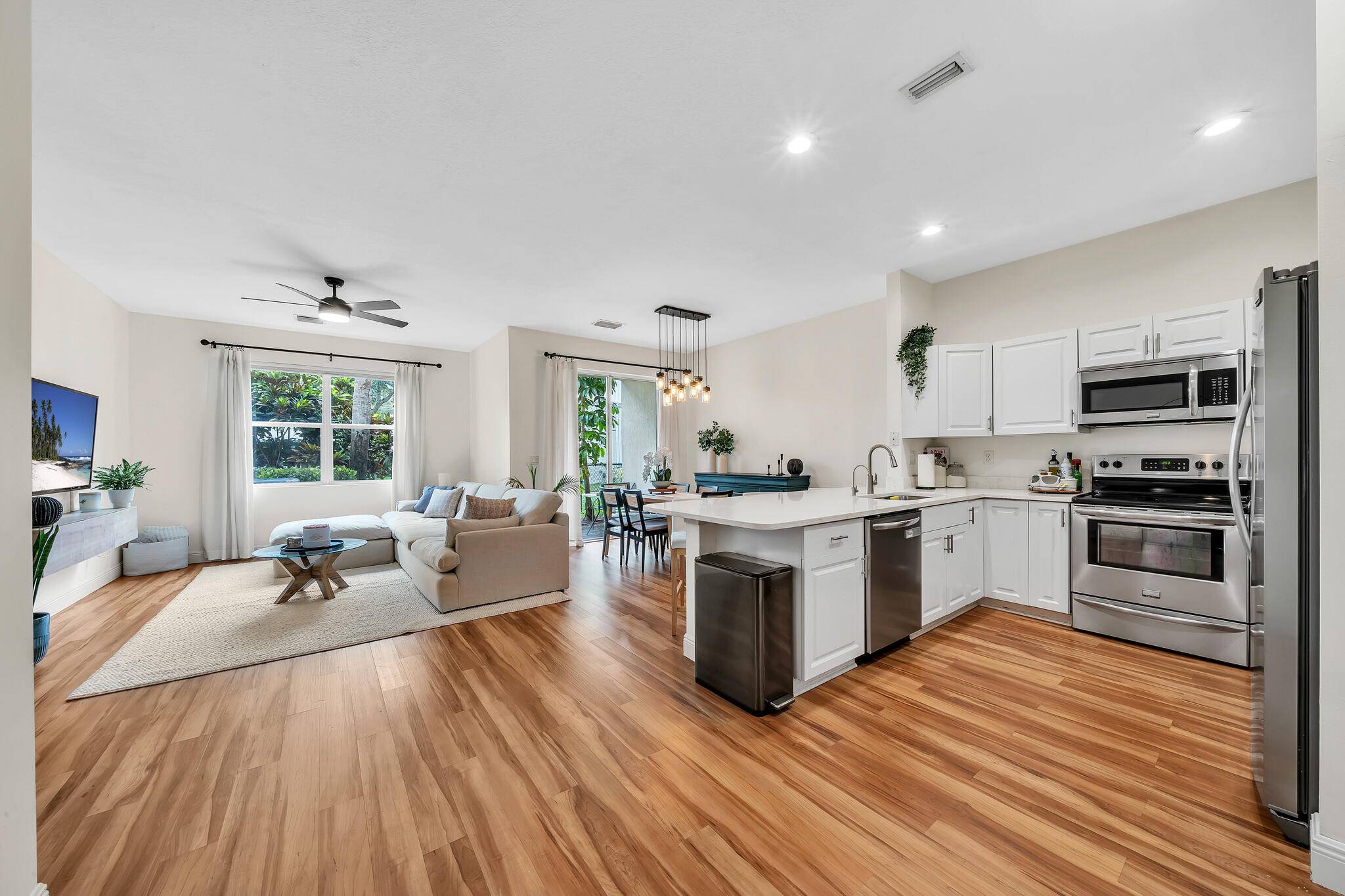 This beautifully maintained 3 bedroom, 2.