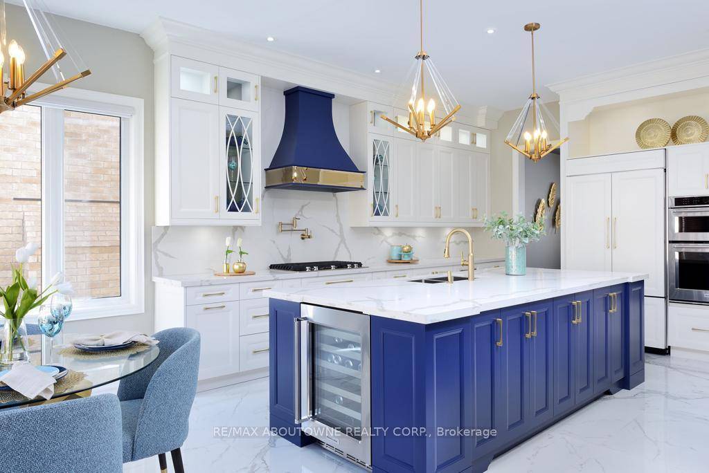 Luxurious Detached Home in Upper Joshua Creek !