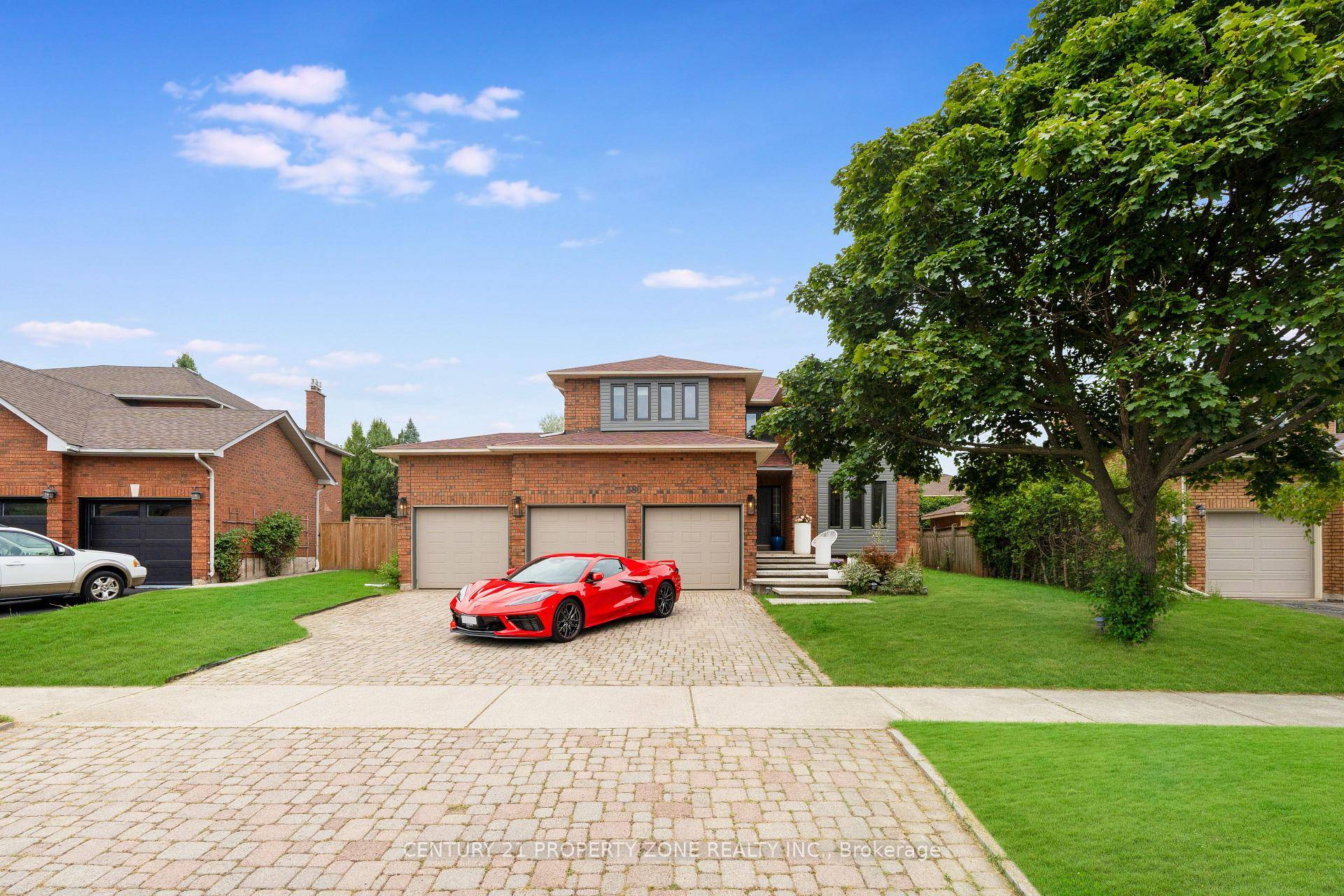 Welcome to this sun filled, luxurious two storey detached home nestled in the heart of Oakville's highly sought after River Oaks community.