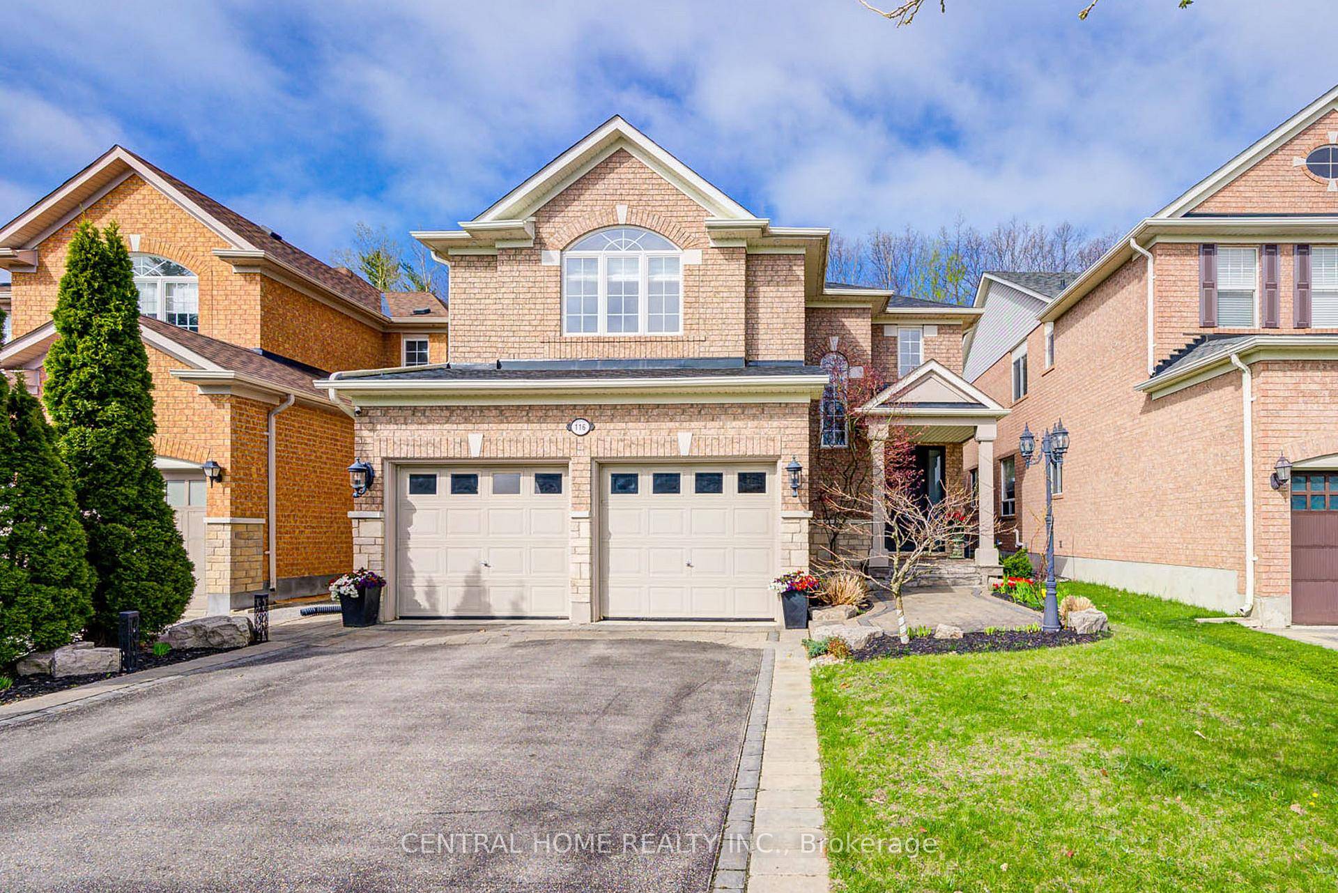 Stunning 4 Bedroom home in sought after family oriented neighborhood With 9 FT Ceilings on Main Floor, Pot Lights and amenities.